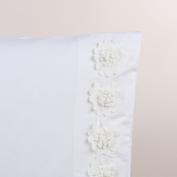 Federa guanciale bianco rifinito fiori macramè
