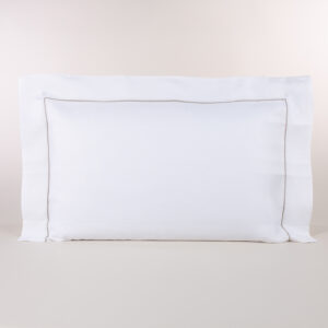 Federa cuscino letto in puro lino bianco con bordo e profilo sabbia